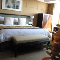 Shangri-La Horizon Floor rooms are comfortable with big views  - photo by Vijay Verghese
