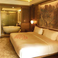 Banyan Tree is perhaps the top Yangshuo luxury hotel