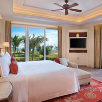 Haitang Bay resorts review, Royal Begonia room decor