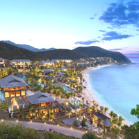 Mandarin Oriental aerial view, top quality hideaway for romance or with kids