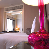 Shanghai heritage hotels, Fairmont Peace room with pink lamps