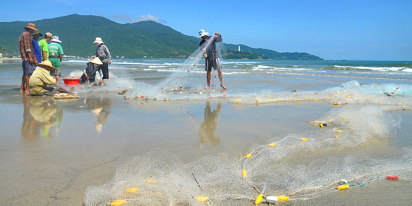 Danang fun guide and Vietnam resorts review - fishermen check their nets on Danang's China Beach