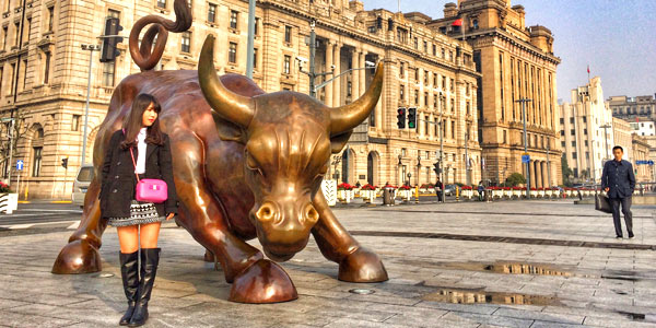 Shanghai fun guide to beds and dining - bronze bull on the Bund