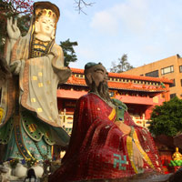 Hong Kong fun, Kuan Yi temple and statues at Repulse Bay