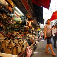 Hong Kong shopping guide, Wanchai Market handbags