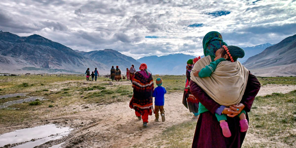Zanskar Valley guide - Ladakhi women take their children to Padum to pray and shop