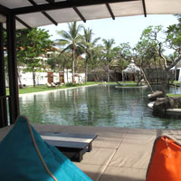 Seminyak spa resorts review, Samaya poolside lounge