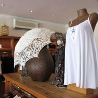 Bali shopping guide, Uluwatu is a good choice for embroidered cotton