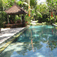 Bali boutique resorts, Tandjung Sari pool faces Sanur Beach