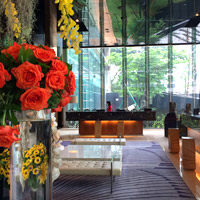 Hotel Indonesia Kempinski lobby - bright and brisk
