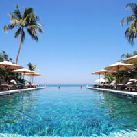 Lombok spa resorts, Puri Mas pool by the sea shore