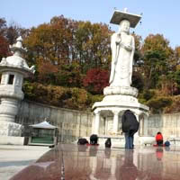 Seoul guide, Bongeunsa Temple giant statue