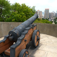 Macau historic walks can include a visit to an old border fort with rusting canons