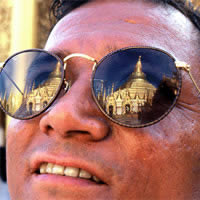 Yangon fun guide, Shwedagon Temple reflection