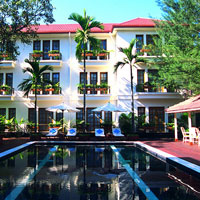 Yangon hotels review, Savoy poolside