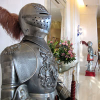 Taipei fun guide to hotels, Knights in armour at Miramar Garden