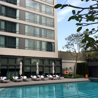 Marriott Marquis has an alfresco pool on the ninth floor