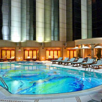 Review of best Dubai business hotels, Fairmont pool