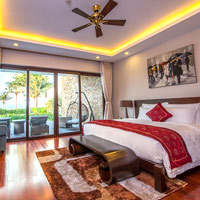 Danang megaresorts, Vinpearl is large and flashy