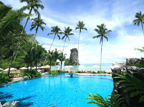 Infinity pool - this is easily among the best Thailand family resorts and a super getaway for weddings and honeymoons too