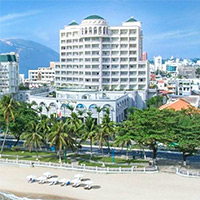 Sunrise Nha Trang is an old-style resort next to the beach