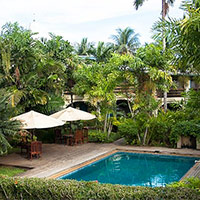 Madang hotel guide PNG, Coastwatchers pool