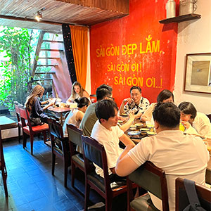 Saigon dining, Cuc Gach Quan is a hideaway cafe with vegetarian and floral mixes