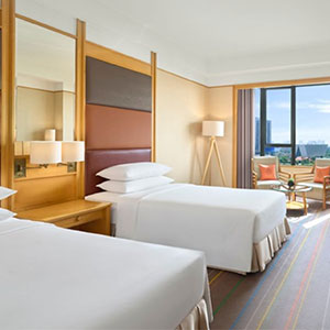 Saigon river hotels review, Renaissance river view room