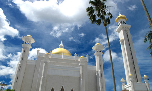 Stark White Sultan Omar 'Ali Saifuddien Mosque / photo: Vijay Verghese